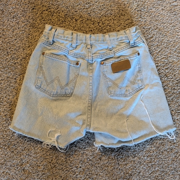 Wrangler Vintage Cutoff Shorts - Picture 2 of 8